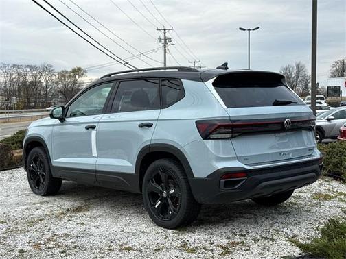 2025 Volkswagen Taos 1.5T SE Black