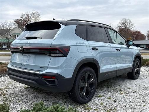 2025 Volkswagen Taos 1.5T SE Black