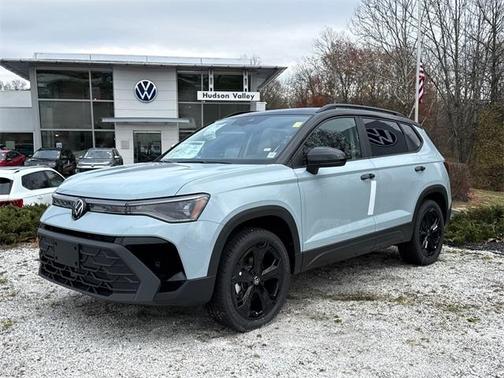 2025 Volkswagen Taos 1.5T SE Black