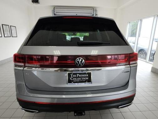 2025 Volkswagen Atlas 2.0T SE