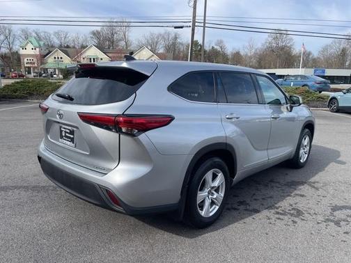 2022 Toyota Highlander LE