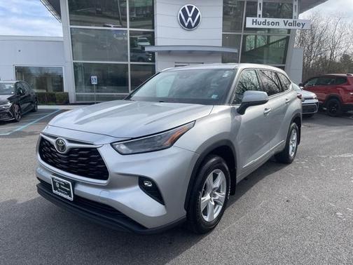 2022 Toyota Highlander LE