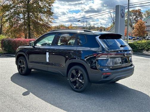 2025 Volkswagen Taos 1.5T SE Black