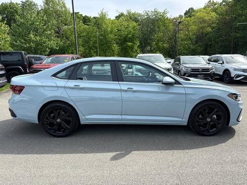 Alpine Grey 2025 Volkswagen Jetta 1.5T SE