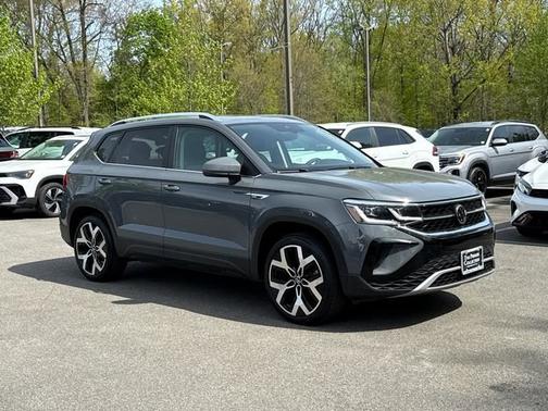 Pure Gray 2023 Volkswagen Taos 1.5T SEL