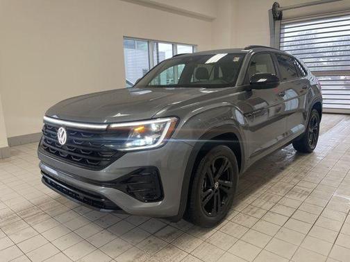 2025 Volkswagen Atlas Cross Sport 2.0T SEL R-Line Black