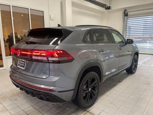 2025 Volkswagen Atlas Cross Sport 2.0T SEL R-Line Black