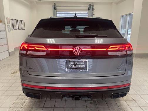 2025 Volkswagen Atlas Cross Sport 2.0T SEL R-Line Black