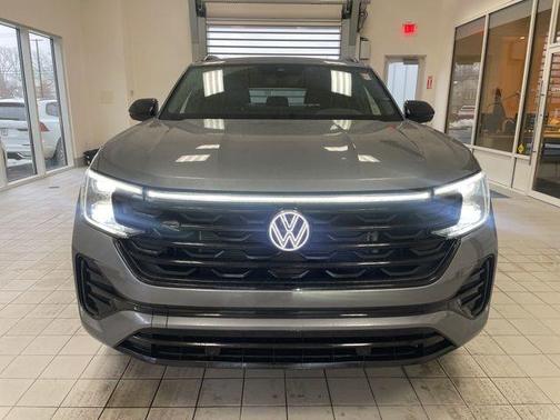 2025 Volkswagen Atlas Cross Sport 2.0T SEL R-Line Black
