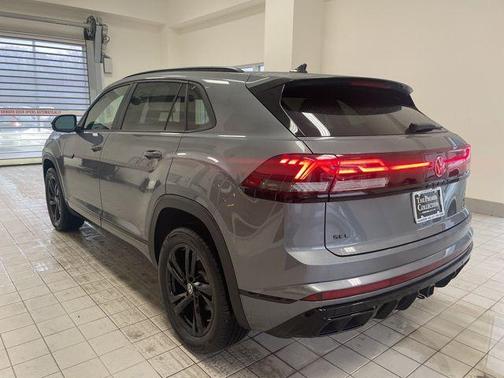 2025 Volkswagen Atlas Cross Sport 2.0T SEL R-Line Black