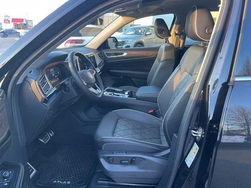 2025 Volkswagen Atlas 2.0T SEL Premium R-Line