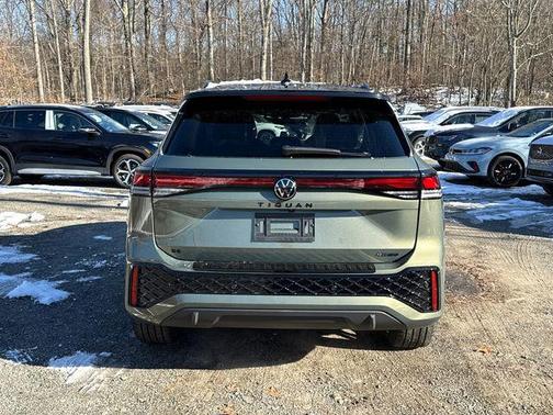 2026 Volkswagen Tiguan 2.0T SE R-Line Black