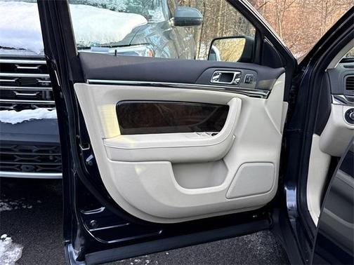 2014 Lincoln MKS Base