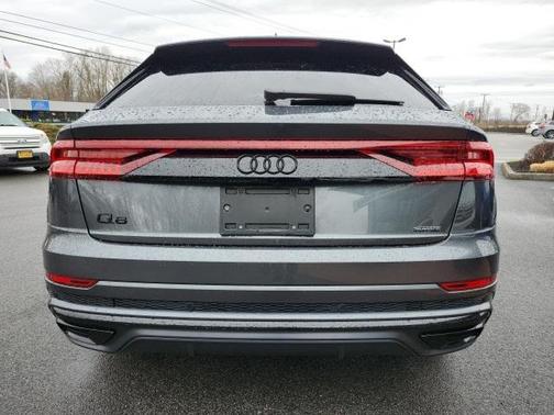 2022 Audi Q8 55 Premium Plus