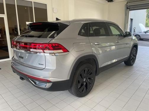 2025 Volkswagen Atlas Cross Sport 2.0T SE w/Technology
