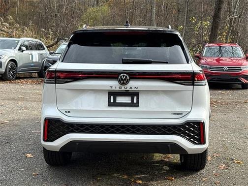 2026 Volkswagen Tiguan 2.0T SE R-Line Black