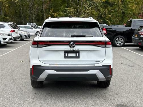 2025 Volkswagen Tiguan 2.0T SE