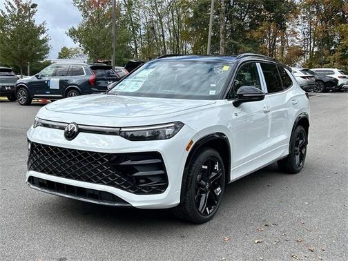 2025 Volkswagen Tiguan 2.0T SE R-Line Black
