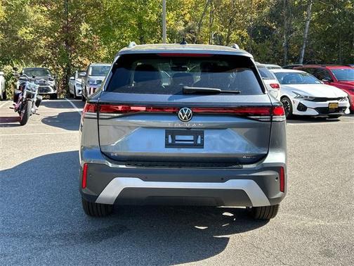 2025 Volkswagen Tiguan 2.0T SE