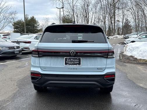 2025 Volkswagen Taos 1.5T SE Black