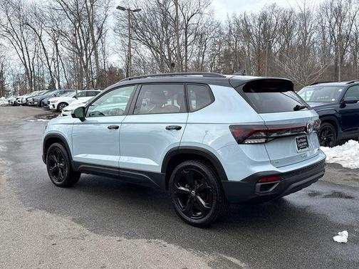 2025 Volkswagen Taos 1.5T SE Black