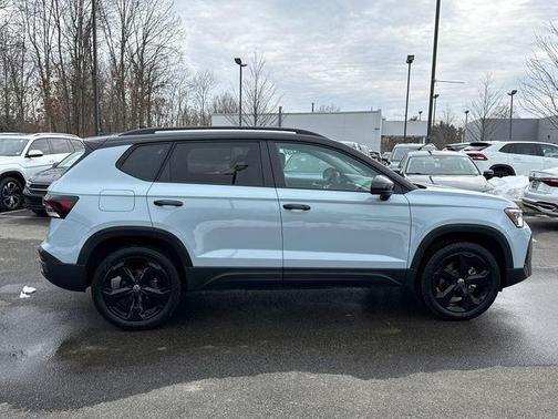 2025 Volkswagen Taos 1.5T SE Black