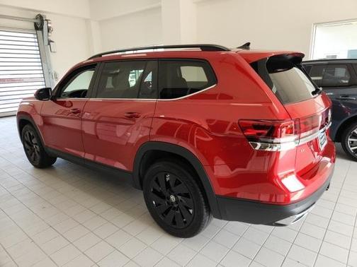 2025 Volkswagen Atlas 2.0T SE