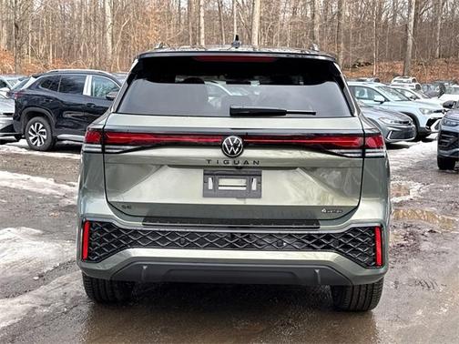 2026 Volkswagen Tiguan 2.0T SE R-Line Black