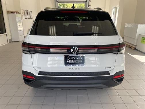 2025 Volkswagen Taos 1.5T SE Black