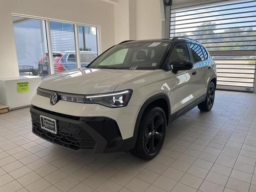2025 Volkswagen Taos 1.5T SE Black