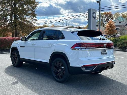 2025 Volkswagen Atlas Cross Sport 2.0T SE w/Technology