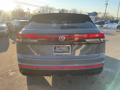 2025 Volkswagen Atlas Cross Sport 2.0T SEL R-Line Black