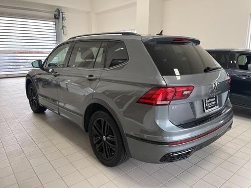 2022 Volkswagen Tiguan 2.0T SE R-Line Black