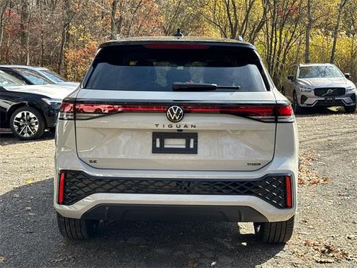 2026 Volkswagen Tiguan 2.0T SE R-Line Black