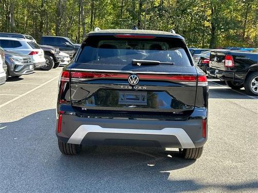 2025 Volkswagen Tiguan 2.0T SE