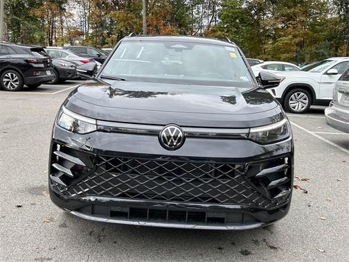 2025 Volkswagen Tiguan 2.0T SE R-Line Black