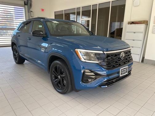 2025 Volkswagen Atlas Cross Sport 2.0T SEL R-Line Black