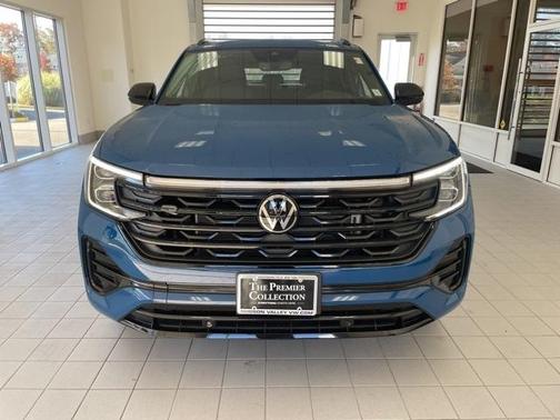 2025 Volkswagen Atlas Cross Sport 2.0T SEL R-Line Black