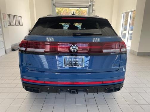 2025 Volkswagen Atlas Cross Sport 2.0T SEL R-Line Black