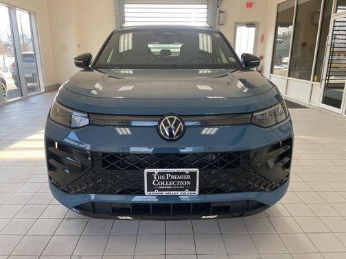 2025 Volkswagen Tiguan 2.0T SE R-Line Black