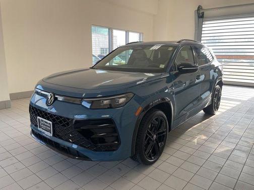 2025 Volkswagen Tiguan 2.0T SE R-Line Black