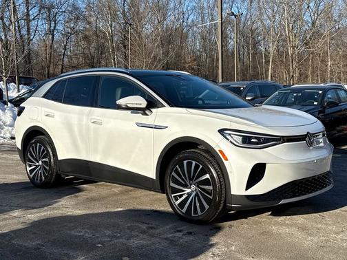 Opal White / Black Roof 2023 Volkswagen ID.4 Pro S Plus