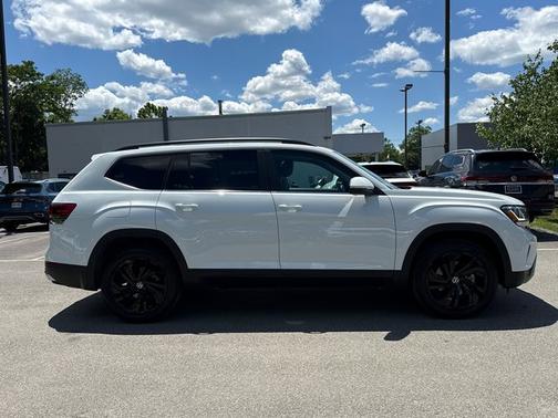 Pure White 2023 Volkswagen Atlas 3.6 SE w/ Technology