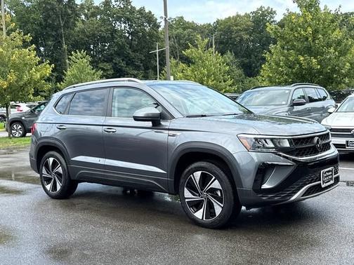 Platinum Gray Metallic 2023 Volkswagen Taos 1.5T SE