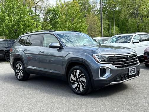 Platinum Gray Metallic 2025 Volkswagen Atlas 2.0T SE