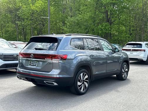 Platinum Gray Metallic 2025 Volkswagen Atlas 2.0T SE