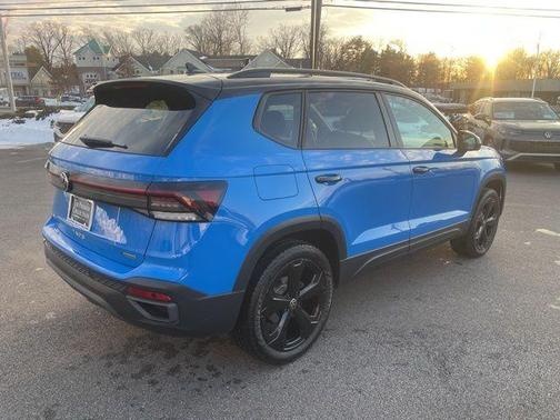 2025 Volkswagen Taos 1.5T SE Black