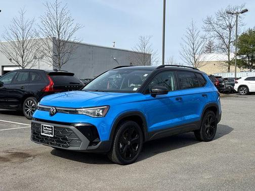 2025 Volkswagen Taos 1.5T SE Black