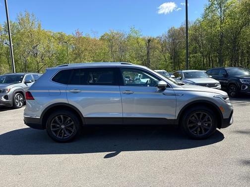 Pyrite Silver Metallic 2024 Volkswagen Tiguan 2.0T SE