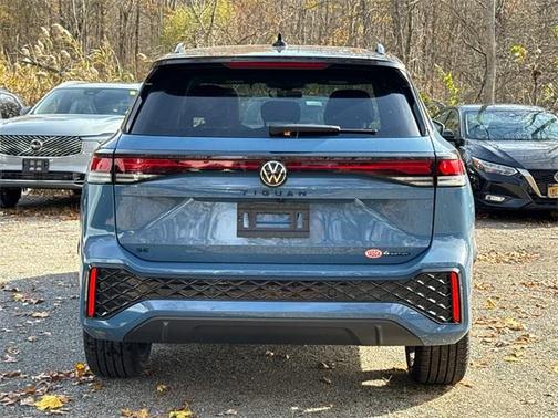 2025 Volkswagen Tiguan 2.0T SE R-Line Black